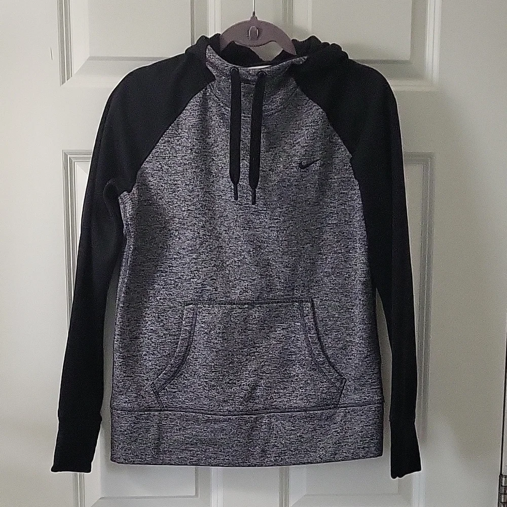 Nike Black and Gray Therma Fit Hoodie Womens Size Medium - Picture 1 of 11